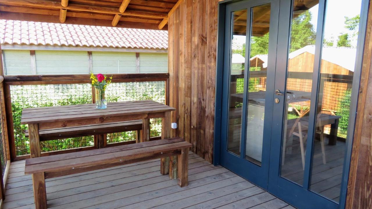 Lodges Du Camping Les 4 Saisons Grane Bagian luar foto